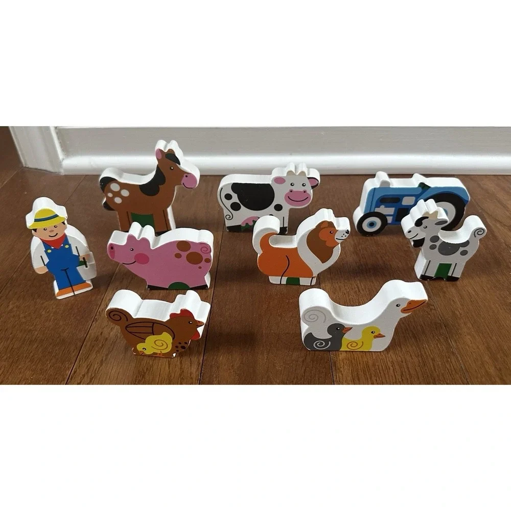 Melissa & Doug Wooden Take-Along Sorting Barn Toy with Flip-Up Roof,‎ 9 Pieces.